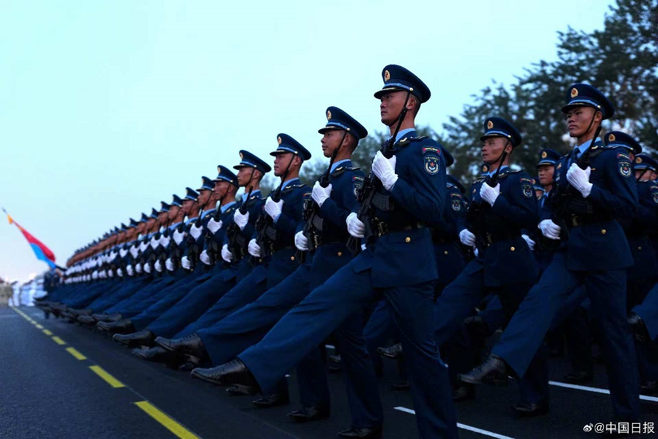 甘肅信合工程設(shè)計(jì)有限公司組織集體觀看閱兵儀式，威武之師激勵(lì)奮發(fā)之志